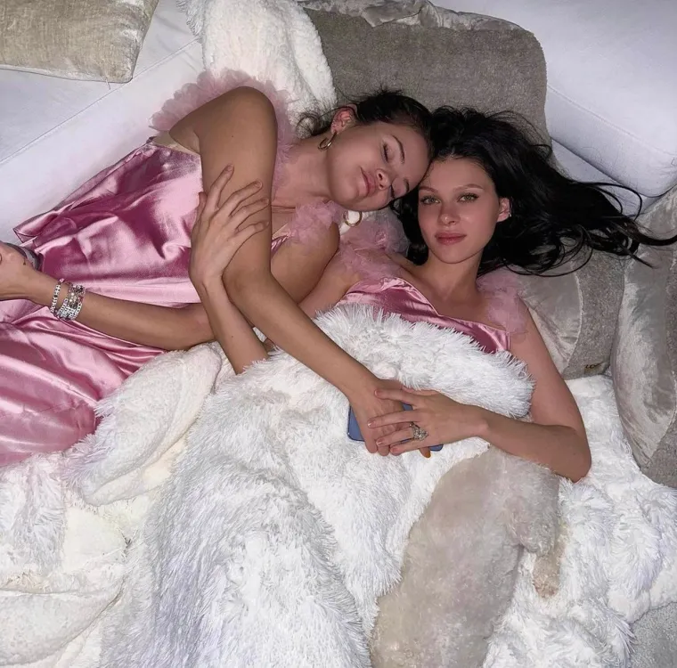 Nakon salvi kritika, stigao je i odgovor Selene Gomez. Glumica je fanovima pokušala objasniti o čemu se radi, i to objavivši TikTok video s komentarom.