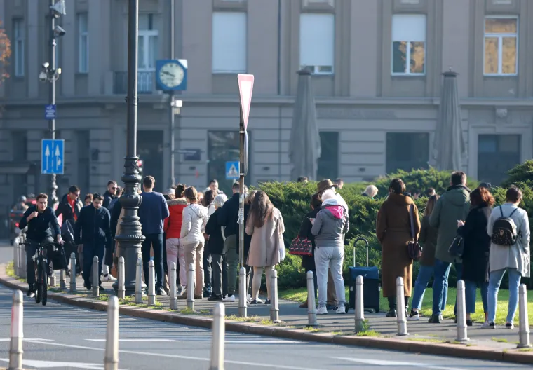 Ogromne gužve ispred zagrebačkog HNK! Svi čekaju ulaznice za bajkovitog Orašara