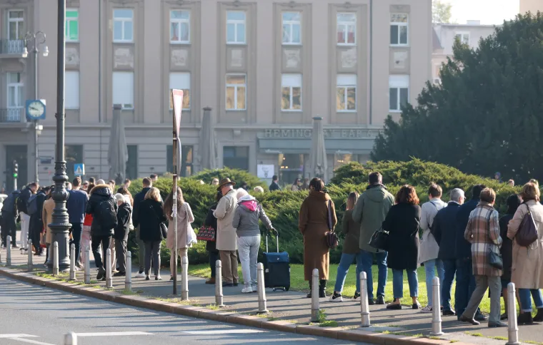 Ogromne gužve ispred zagrebačkog HNK! Svi čekaju ulaznice za bajkovitog Orašara