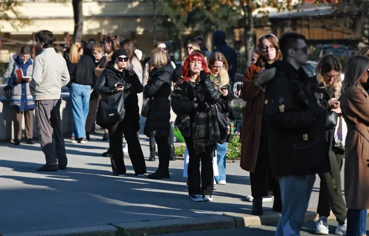Ogromne gužve ispred zagrebačkog HNK! Svi čekaju ulaznice za bajkovitog Orašara