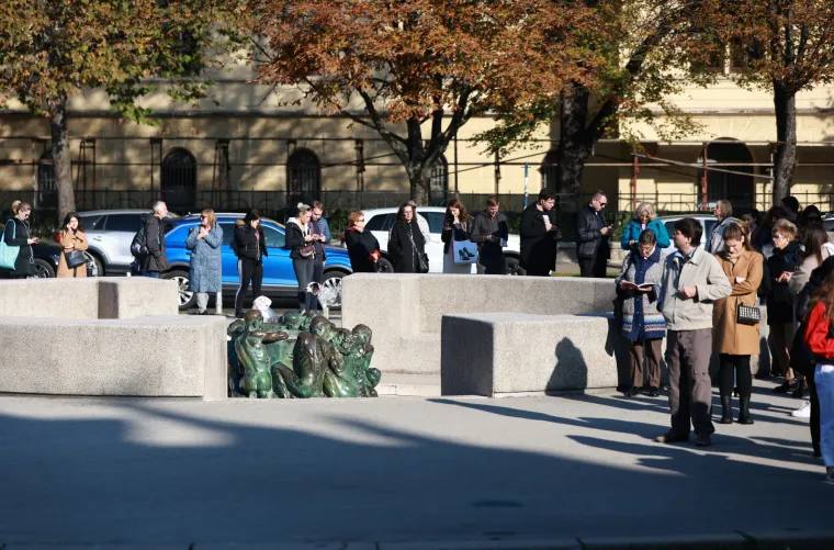 Ogromne gužve ispred zagrebačkog HNK! Svi čekaju ulaznice za bajkovitog Orašara