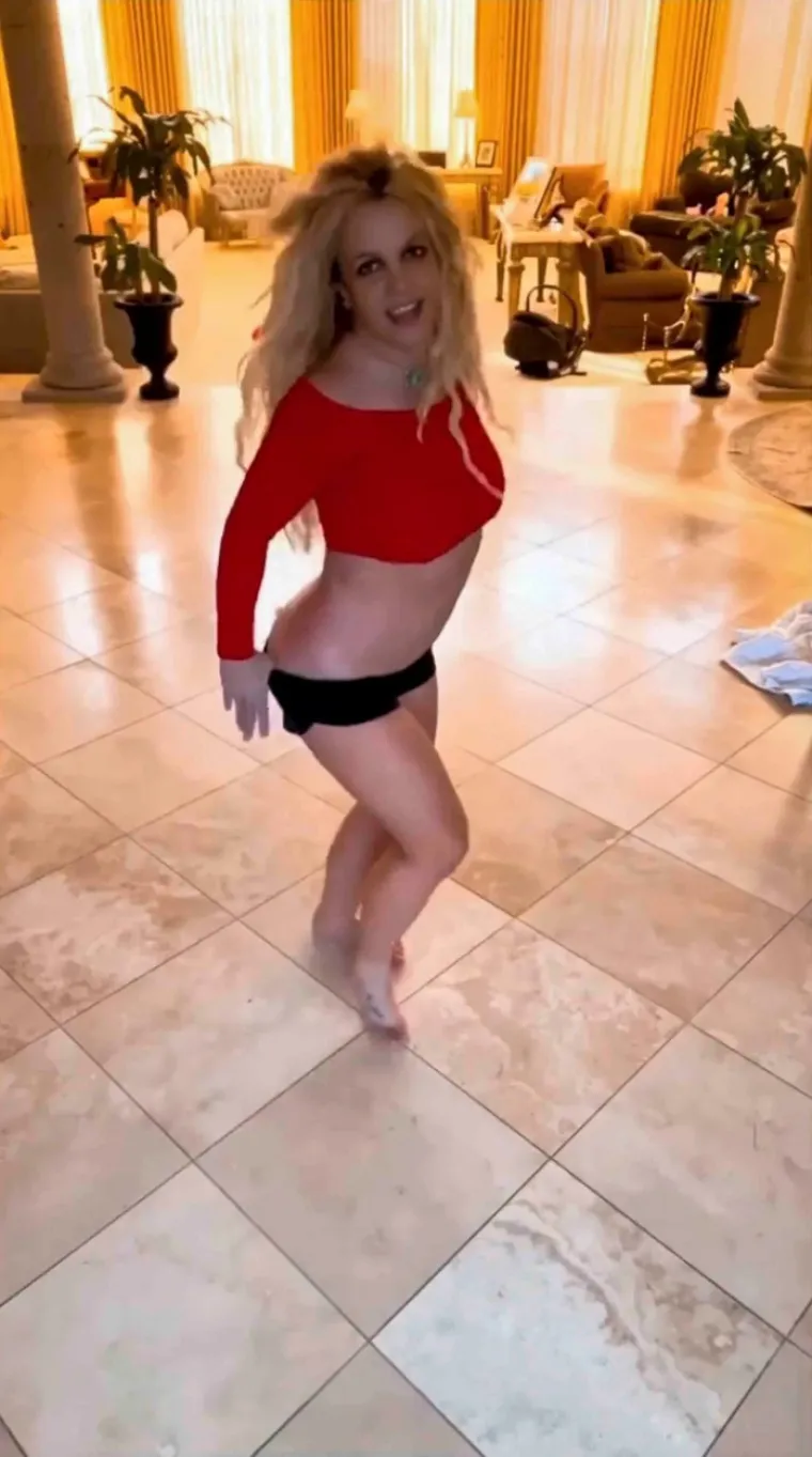 &quot;Sljepoočnice me također jako bole. Bol je zaista strašna&quot;, dodala je. Ipak, Britney smatra da joj komunikacija s fanovima putem Instagrama pomaže da zaboravi na loše zdravstveno stanje.