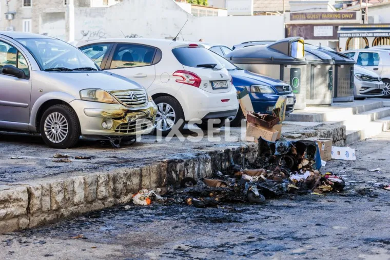 Pogledajte prizore zgari&scaron;ta dan poslije noći u kojoj su gorjeli kontejneri i automobili