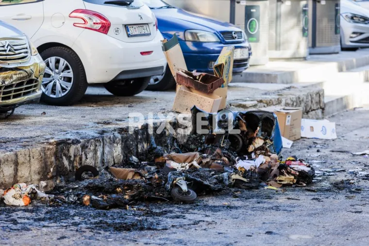 Pogledajte prizore zgari&scaron;ta dan poslije noći u kojoj su gorjeli kontejneri i automobili