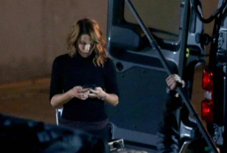 Kate Beckinsale izvodi brutalne vratolomije na snimanju filma: Pogledajte kako je visjela s drona i trčala po krovovima