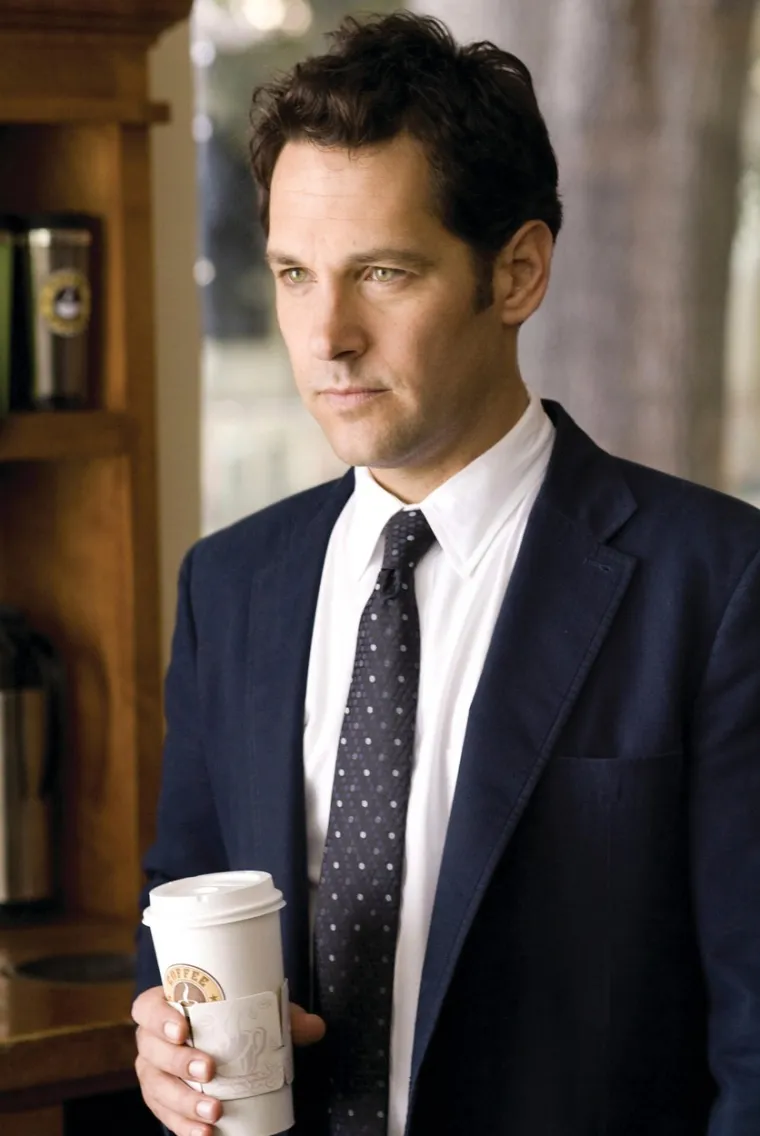 Paul Rudd bio je najseksi muškarac 2021. godine. &quot;Svjestan sam da će ljudi kad čuju da sam dobio ovu laskavu titulu reći &apos;Što?&quot;, rekao je Paul tada za People. &quot;Ovo nije skromna poniznost. Ima toliko ljudi koji bi je trebali dobiti prije mene&quot;. No, istaknuo je da će ipak uživati kao najseksepilniji muškarac na svijetu. &quot;Neću biti skroman i već izrađujem podsjetnice, no očekujem da će me prijatelji zbog toga nemilosrdno zadirkivati.&quot;