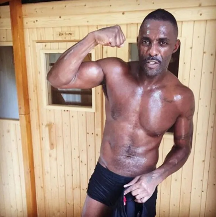 Idris Elba bio je najseksi muškarac 2018. godine. On je na tu vijest reagirao poprilično skromno. &quot;Rekao sam, &apos;Ma daj, nema šanse. Stvarno?&quot;, kazao je tada za People. &quot;Pogledao sam se u ogledalo i rekao sam si &apos;Da, danas si nekako seksi.&apos; Ali, da budem iskren, bio je to samo lijep osjećaj. Bilo je to lijepo i laskavo iznenađenje&quot;, istaknuo je.