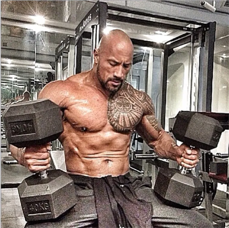 Dwayne &apos;The Rock&apos; Johnson bio je najseksi muškarac 2016. godine. &quot;Kao tinejdžer odrastao sam na Havajima. Radio sam puno stvari koje nisam trebao&quot;, rekao je Dwayne tada za People. &quot;Bio sam uhićen više puta, ali sam tada poštivao svoje učitelje i starije ljude. Nisam bio siguran tko sam i tko želim biti. Sada, kao najseksi muškarac na svijetu, pomislio sam, &apos;Vau, skoro sam dosegao vrhunac. Nisam baš siguran kako dalje. Sve sam napravio, to je to&quot;, ispričao je.