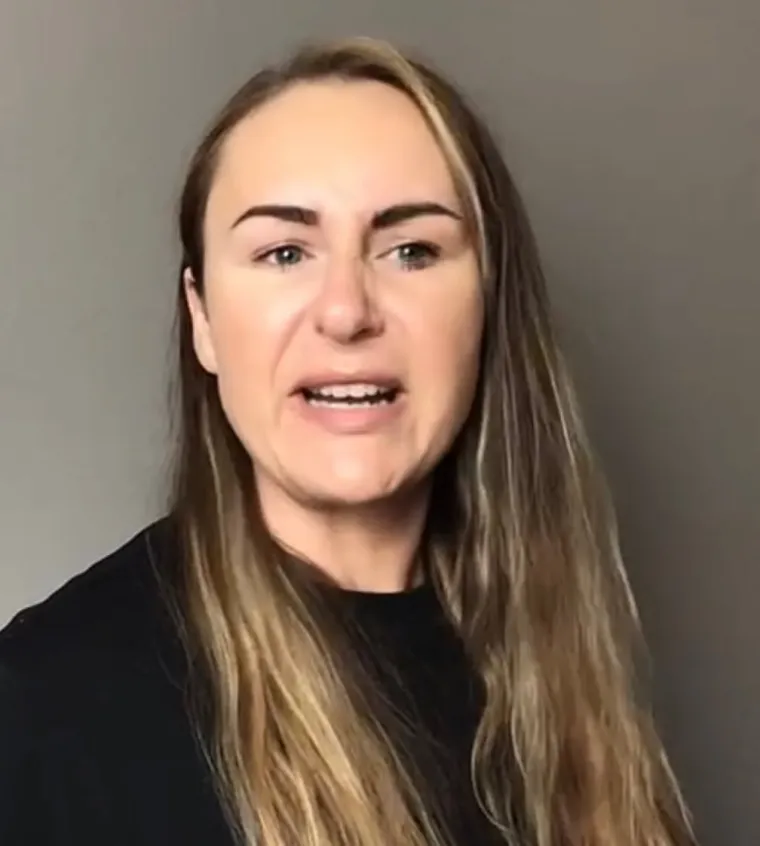 Mama jednog djeteta rekla je da se njezina manija pojačala tijekom karantene na početku pandemije, a prvu je epizodu psihoze doživjela u ožujku 2020. “Mislila sam da sam izazvala COVID i da sam odgovorna za pandemiju”, prisjetila se.