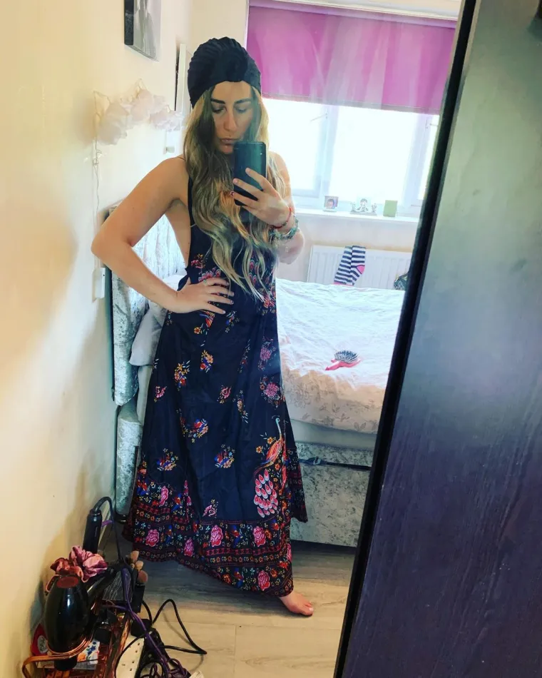 Bipolarni poremećaji obično započinju u tinejdžersko doba, 20&ndash;tim ili 30&ndash;tim godinama života. Prevalencija tijekom čitavog života iznosi oko 1%. Učestalost je otprilike jednaka u mu&scaron;karaca i žena.