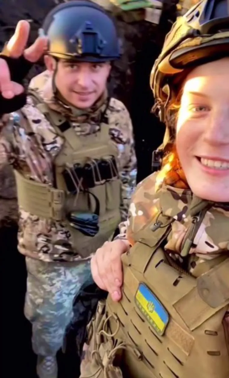 Mlade Ukrajinke uzele pu&scaron;ku u ruku i odlučile Putinu zagorčati život: Pogledajte fotke s rati&scaron;ta koje su sve odu&scaron;evile