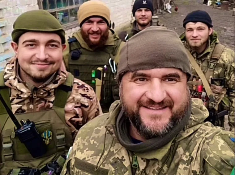 Mlade Ukrajinke uzele pu&scaron;ku u ruku i odlučile Putinu zagorčati život: Pogledajte fotke s rati&scaron;ta koje su sve odu&scaron;evile