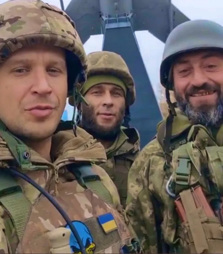 Mlade Ukrajinke uzele pu&scaron;ku u ruku i odlučile Putinu zagorčati život: Pogledajte fotke s rati&scaron;ta koje su sve odu&scaron;evile