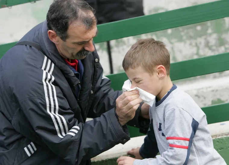 Teško ćete ga prepoznati, ali ovaj dječačić danas je megazvijezda Vatrenih. Znate li tko je popularni hrvatski nogometaš sa slike?