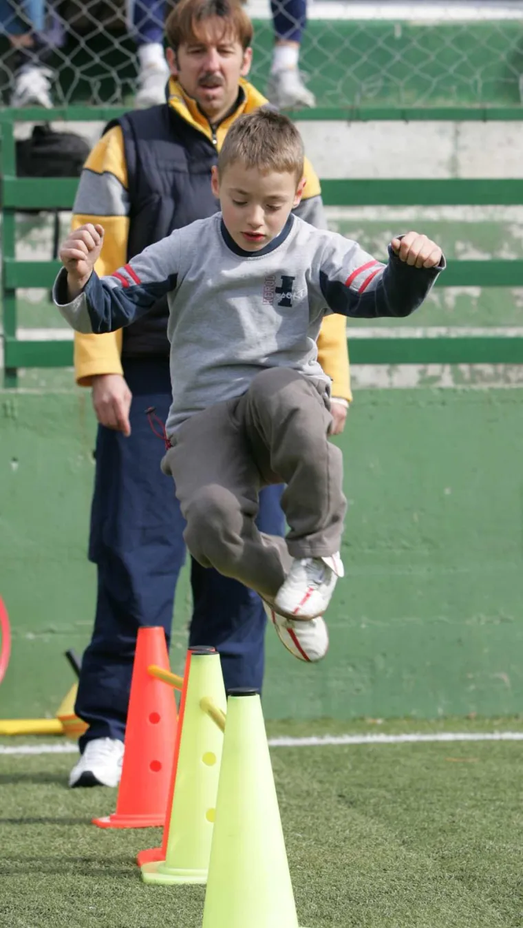 Teško ćete ga prepoznati, ali ovaj dječačić danas je megazvijezda Vatrenih. Znate li tko je popularni hrvatski nogometaš sa slike?