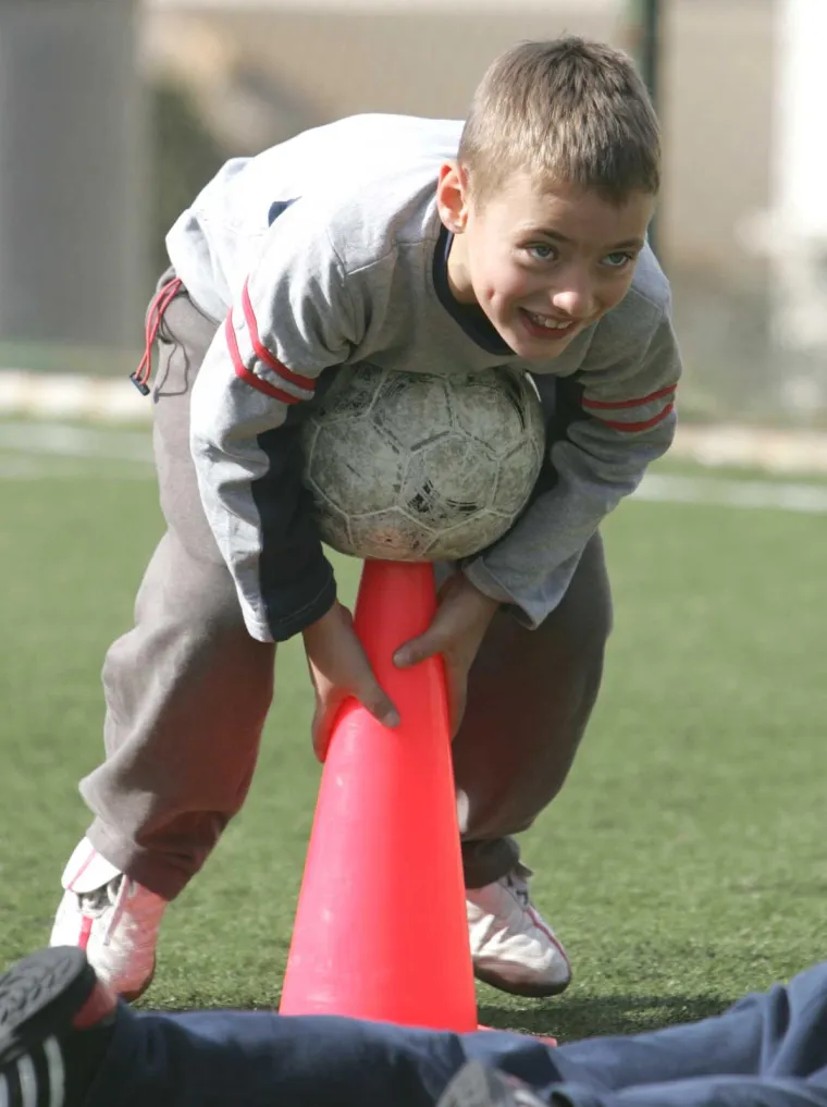 Teško ćete ga prepoznati, ali ovaj dječačić danas je megazvijezda Vatrenih. Znate li tko je popularni hrvatski nogometaš sa slike?