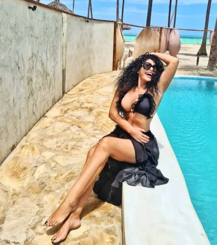 Kako doznaju srpski mediji, u pitanju je proizvod koji je stvorila s timom vrhunskih stručnjaka iz Venecije, a glumica dodaje: "U pitanju je visoka kvaliteta, ne bih sebi dozvolila da se nakon 40 godina osramotim". 