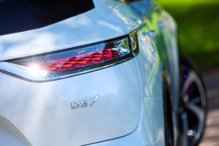 U Hrvatsku stigla nova marka automobila: Luksuzna vozila mame elegancijom i ljepotom, a vozi ih i francuski predsjednik