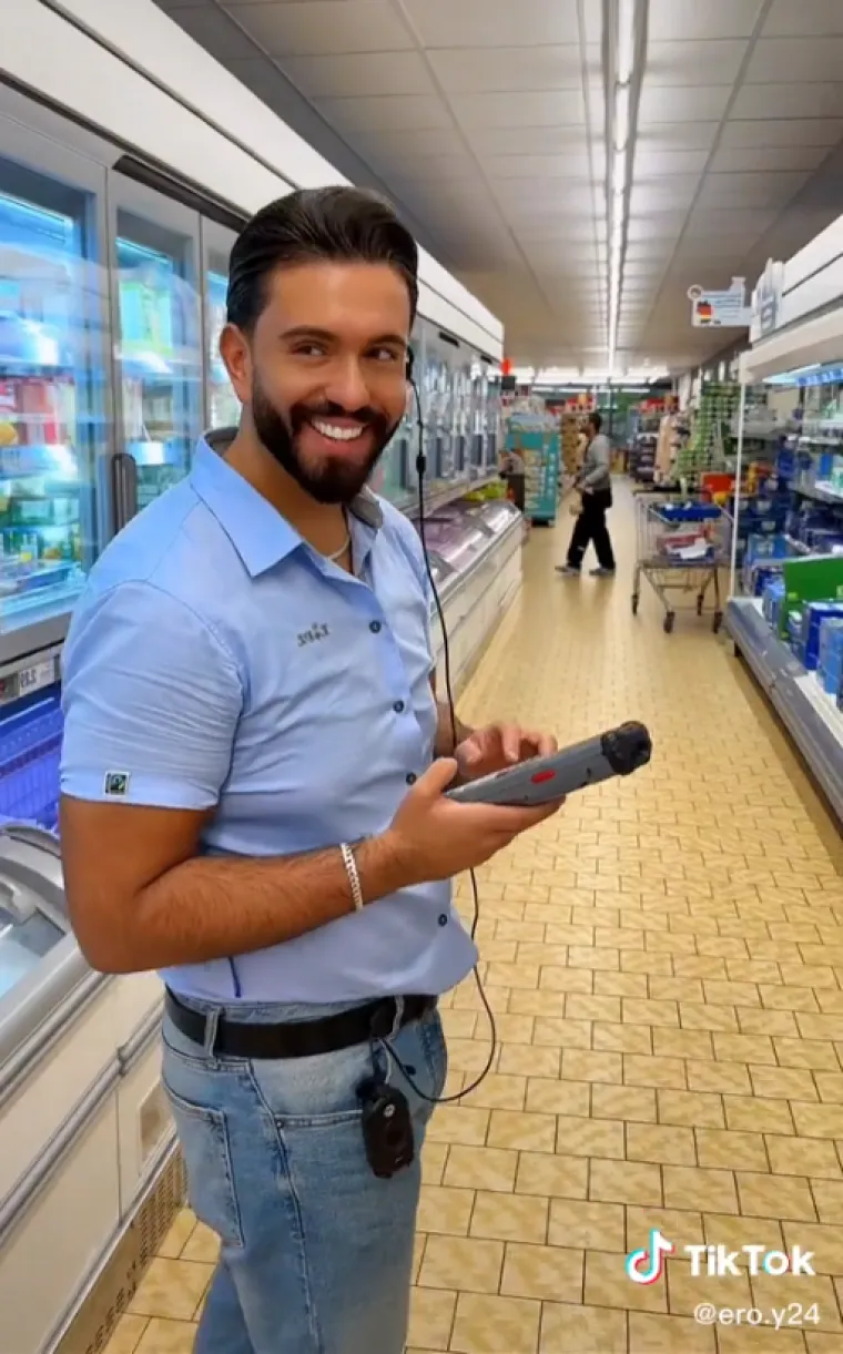 Na njegovu profilu stoji jednostavan opis koji glasi: &quot;Dođite u Lidl&quot;, što je dovoljno da zainteresira mnoge žene.
