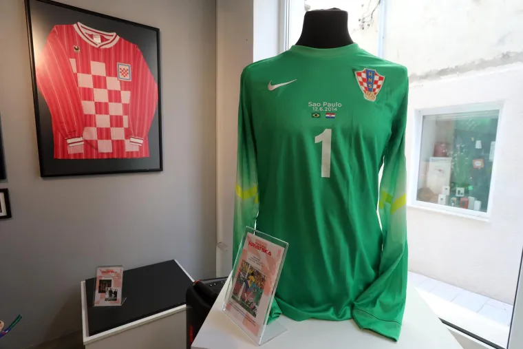 Ovdje igra Hrvatska! Ikonsku HNL braću zaintrigirao dres s prve utakmice Vatrenih u povijesti