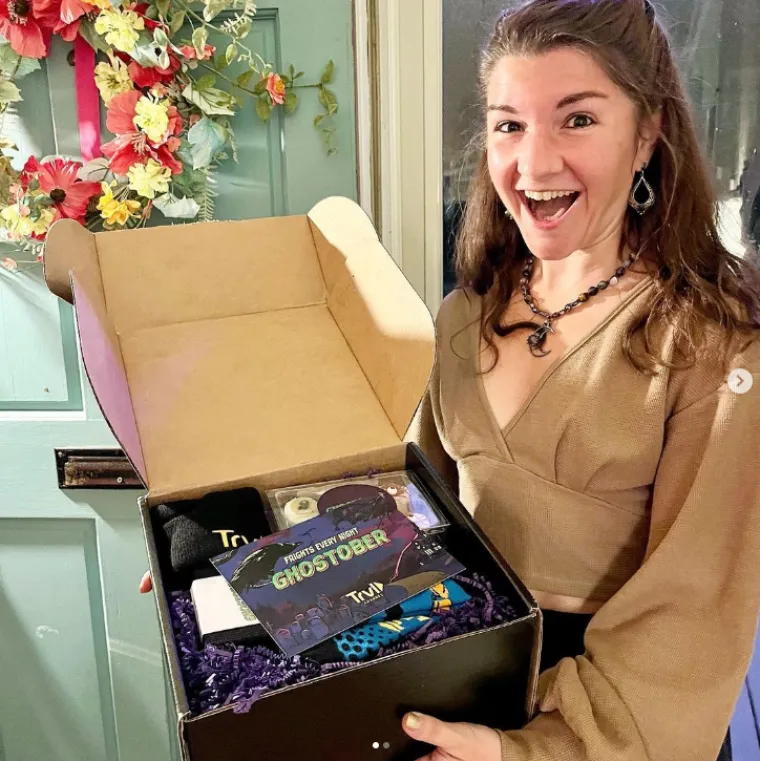 Ba&scaron; si je, kaže, kliknula s duhom prostitutke iz 19. stoljeća i jedva se odupire njenom seksualnom zovu dok cijela ulica spava