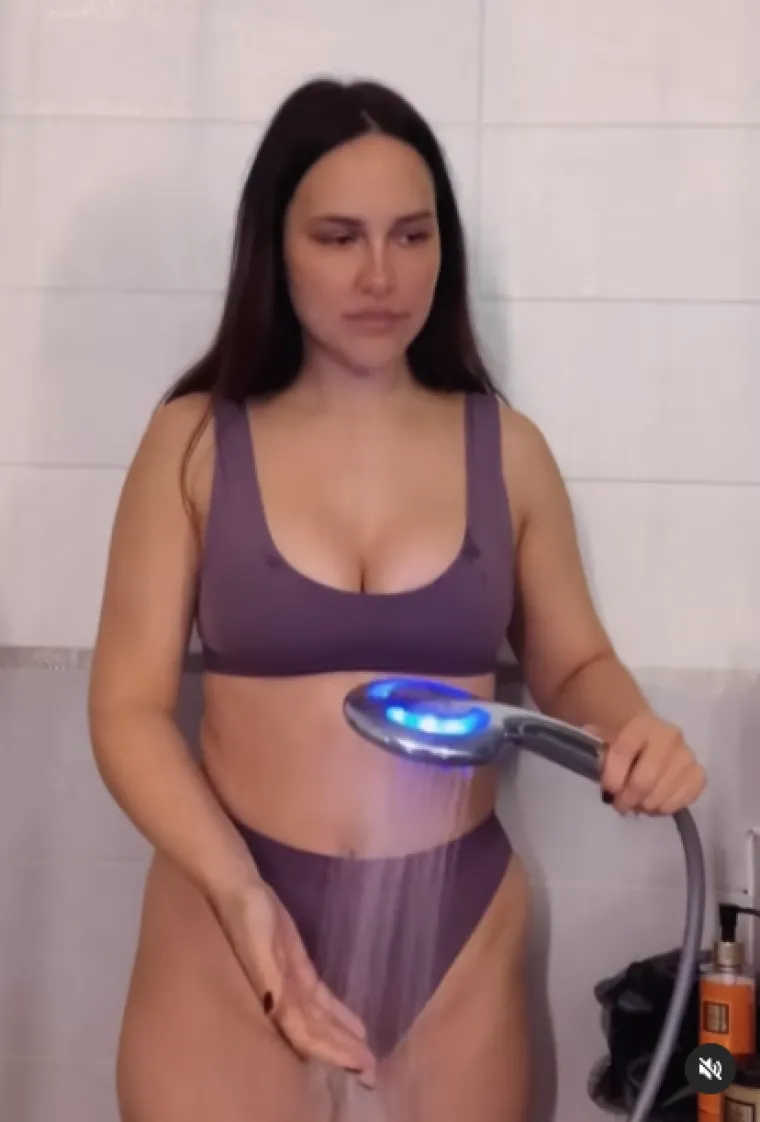 Lana Jurčević izazovnija nego ikad: Vrela slika pjevačice u kadi dijeli se kao blesava, ovakvu je jo&scaron; nismo vidjeli