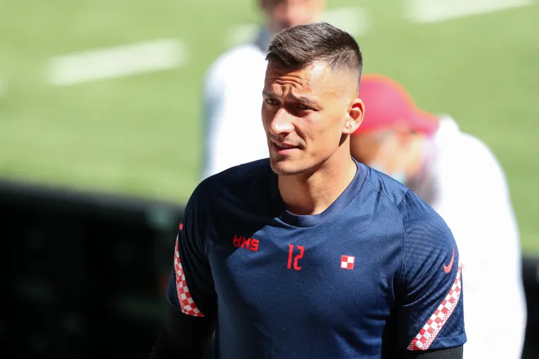 Lovre Kalinić (HRVATSKA) - Nesretno se ozlijedio u susretu Lokomotive i Hajduka netom prije objave popisa igrača na koje izbornik Zlatko Dalić računa na nadolazećem SP-u. Neće moći stajati među vratnicama do kraja sezone, a umjesto njega na popisu se na&scaron;ao Ivo Grbić.