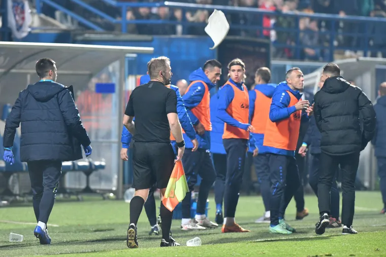 Evo kako je izgledao kaos u Koprivnici: Sucu doletjela stolica u glavu, Livaja smirivao