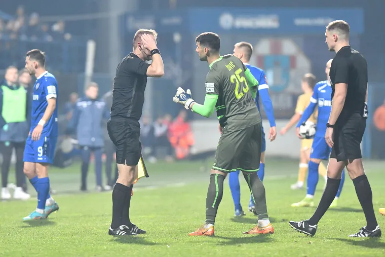 Evo kako je izgledao kaos u Koprivnici: Sucu doletjela stolica u glavu, Livaja smirivao