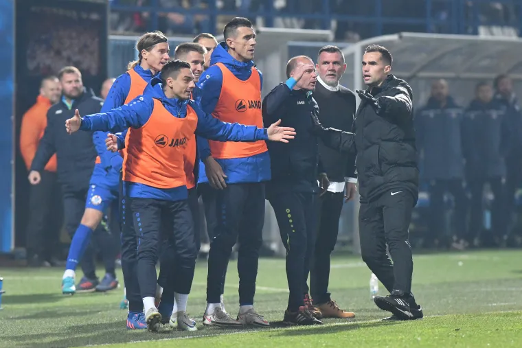 Evo kako je izgledao kaos u Koprivnici: Sucu doletjela stolica u glavu, Livaja smirivao