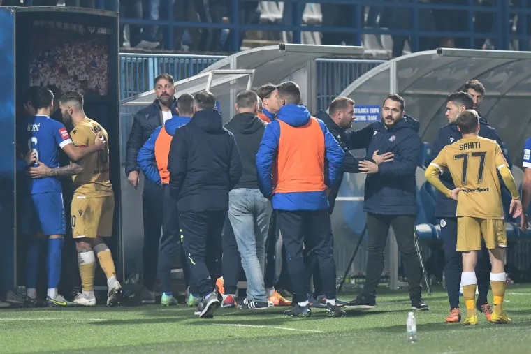 Evo kako je izgledao kaos u Koprivnici: Sucu doletjela stolica u glavu, Livaja smirivao