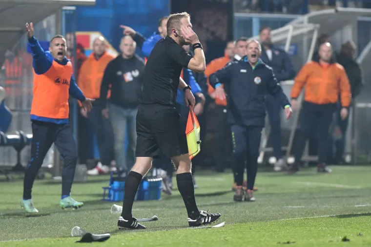 Evo kako je izgledao kaos u Koprivnici: Sucu doletjela stolica u glavu, Livaja smirivao