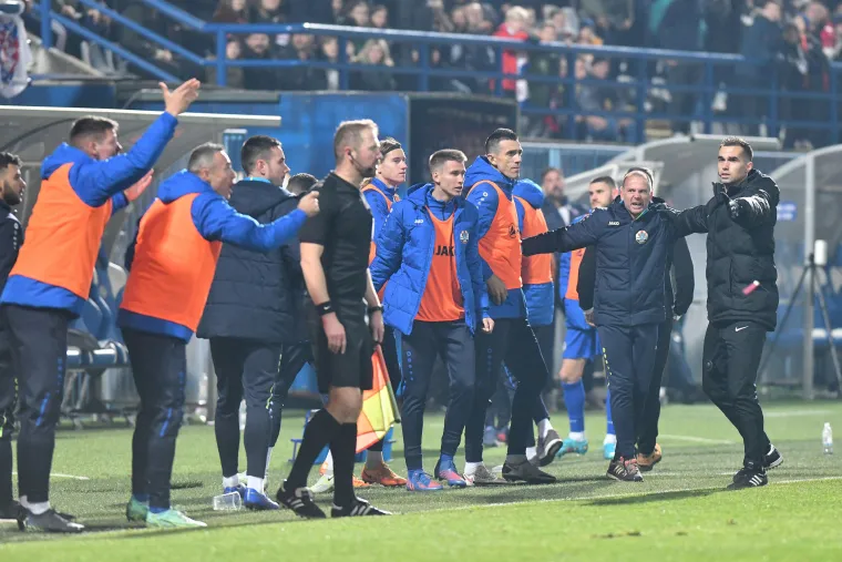 Evo kako je izgledao kaos u Koprivnici: Sucu doletjela stolica u glavu, Livaja smirivao