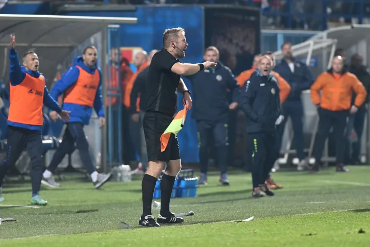 Evo kako je izgledao kaos u Koprivnici: Sucu doletjela stolica u glavu, Livaja smirivao