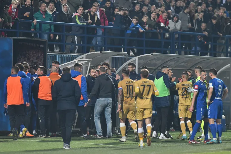 Evo kako je izgledao kaos u Koprivnici: Sucu doletjela stolica u glavu, Livaja smirivao