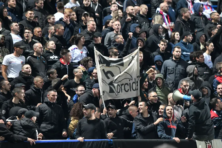 Evo kako je izgledao kaos u Koprivnici: Sucu doletjela stolica u glavu, Livaja smirivao