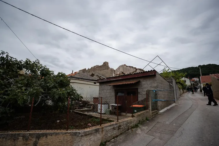 Ovo je ostalo od kuće na Ugljanu u kojoj je jučer odjeknula snažna eksplozija!