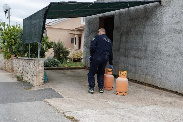 Ovo je ostalo od kuće na Ugljanu u kojoj je jučer odjeknula snažna eksplozija!