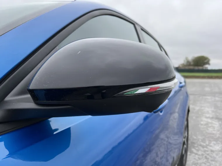 Talijanske zastavice na retrovizorima sladak su detalj