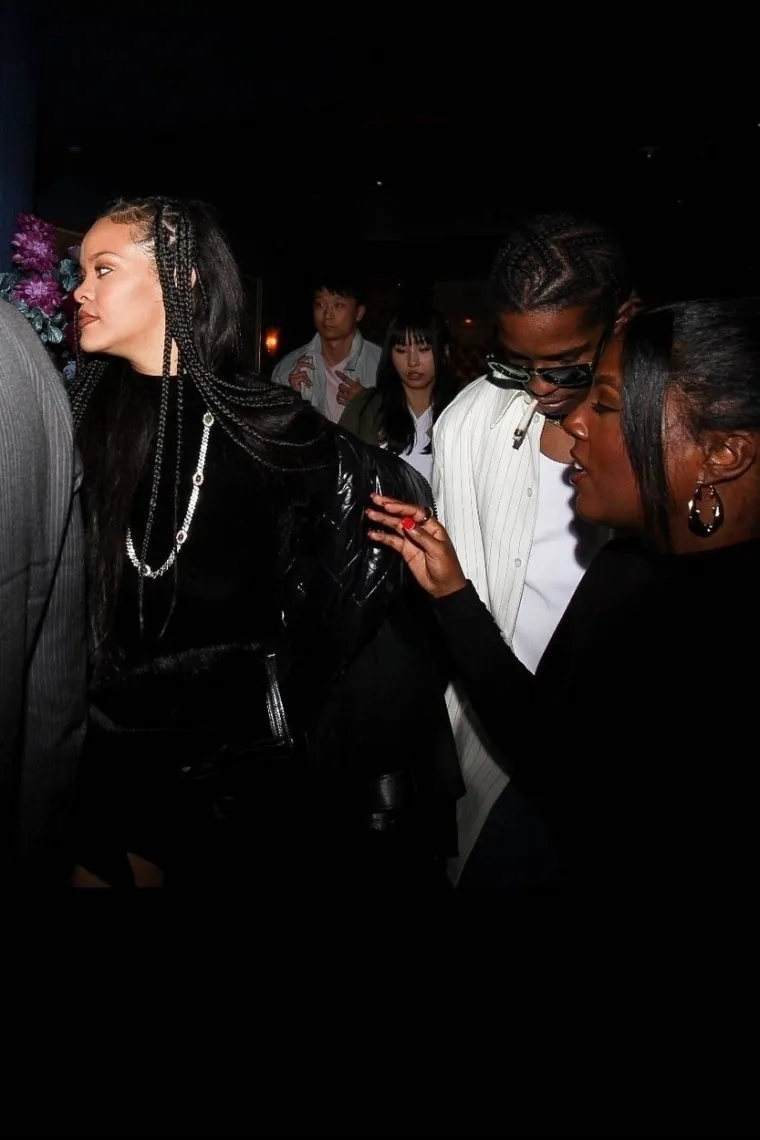 Rihanna i ASAP Rocky organizirali tulum od kojeg će sutra boljeti glava: Seksi domaćica izdominirala u lateksu
