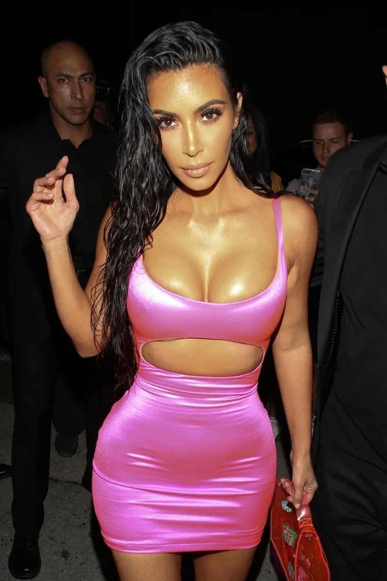Od glave do pete u istoj boji: To samo Kim Kardashian zna isfurati, u svakom izdanju izgleda brutalno