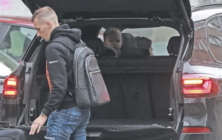 Vatreni su se okupili uoči leta za Katar: Pogledajte u kakvim su bijesnim autima stigli