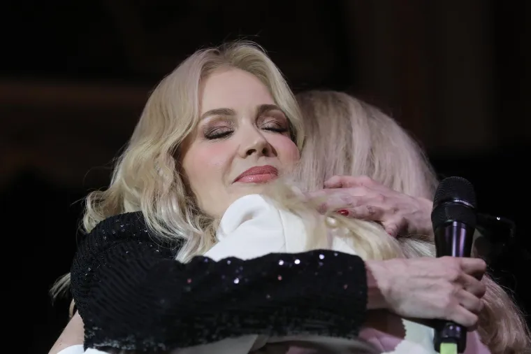 Jelena Rozga, Vjekoslava Huljić