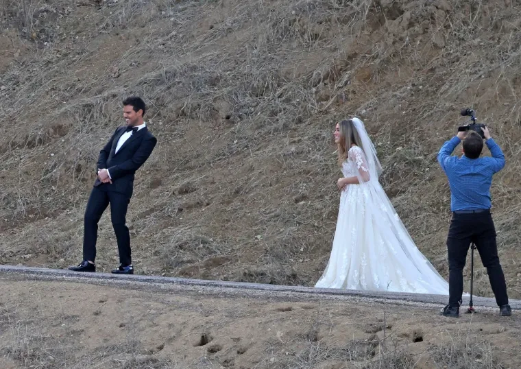 Kratka romansa s Taylor Swift prekinula je njegove planove. Hodali su tri mjeseca, a romansa je navodno započela za vrijeme snimanja filma &apos;Valentinovo&apos;. 