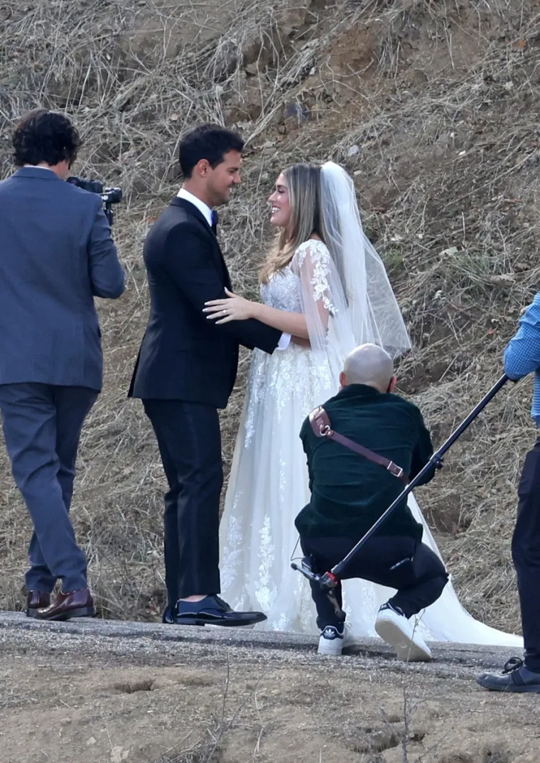 &quot;Nije bilo kemije. Veza se nije razvijala i zato ju je trebalo okončati. Odlučili su da bolje funkcioniraju kao prijatelji&quot;, rekao je tada izvor blizak pjevačici.  

