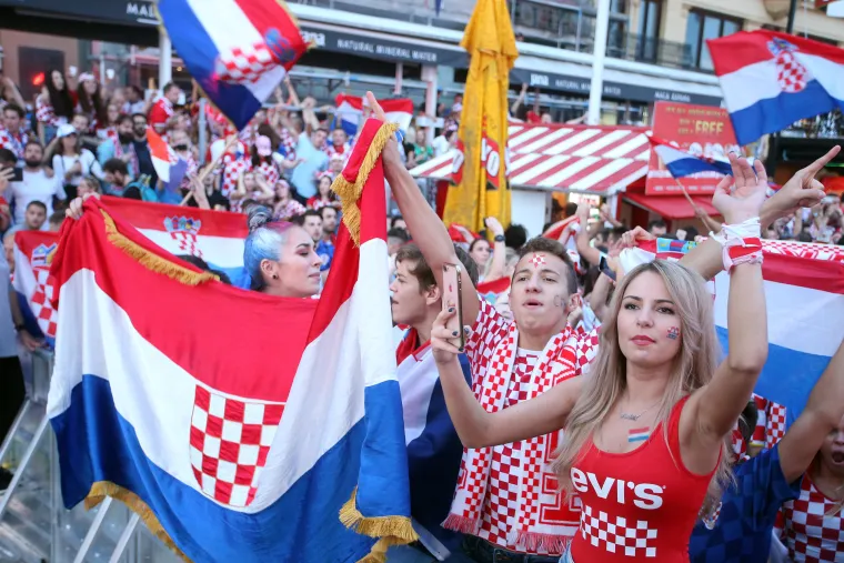 Ni&scaron;ta od Vatrenih na trgovima: Ovako smo ih pratili prije četiri godine na putu do srebra