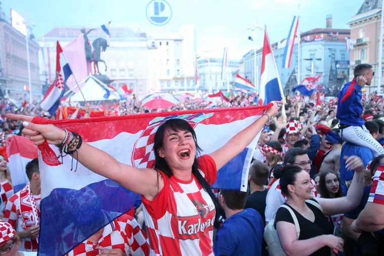 Ni&scaron;ta od Vatrenih na trgovima: Ovako smo ih pratili prije četiri godine na putu do srebra