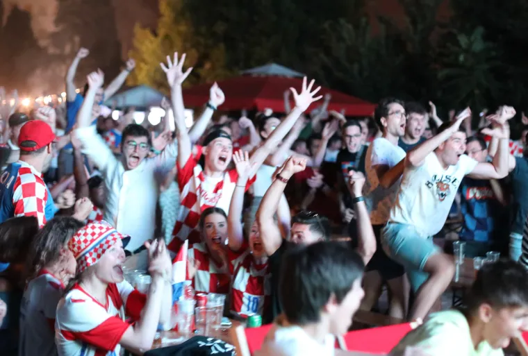 Ni&scaron;ta od Vatrenih na trgovima: Ovako smo ih pratili prije četiri godine na putu do srebra