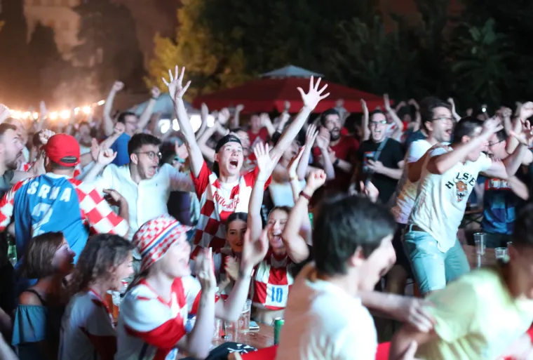 Ni&scaron;ta od Vatrenih na trgovima: Ovako smo ih pratili prije četiri godine na putu do srebra