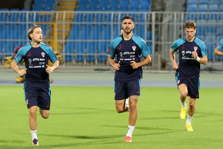 Prvi trening Vatrenih uoči SP-a: Ozlijeđeni Livaja promatrao, a Mandžukić se vratio u akciju